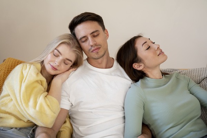 throuple app