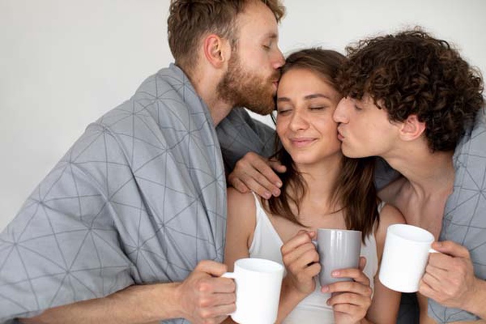 Euclid cuckold threesome