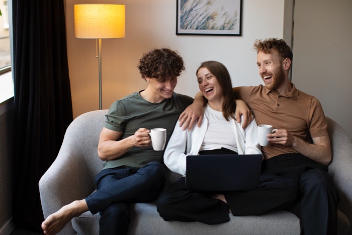 threesome dating app
