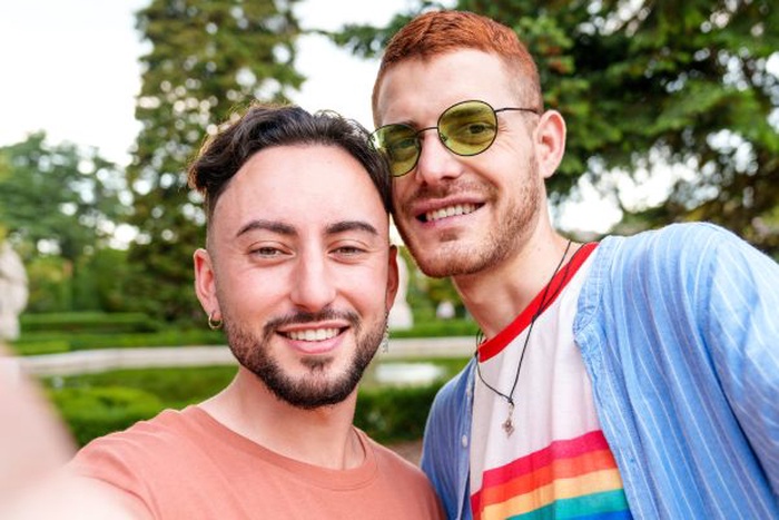 bisexual men near me