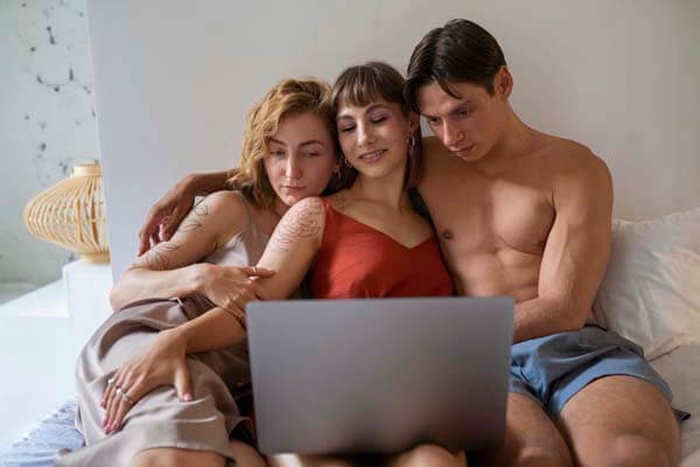 Polyamorous people in Washington