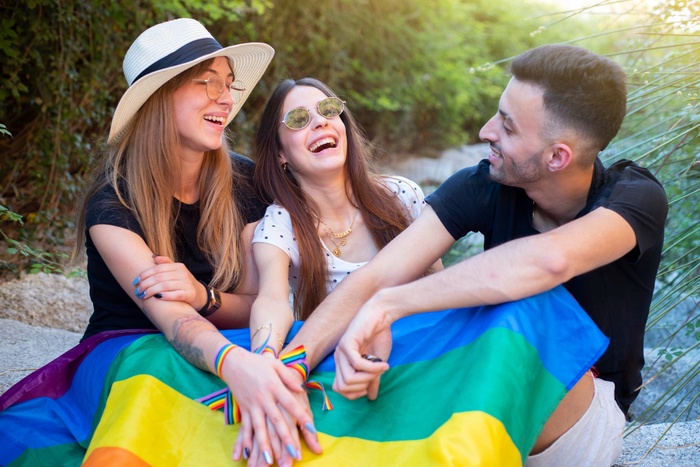 Slow dating for bisexual singles and coupls