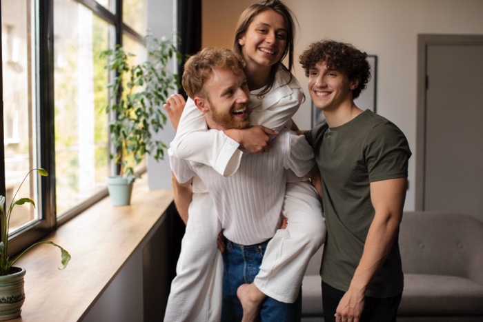 threesome dating app