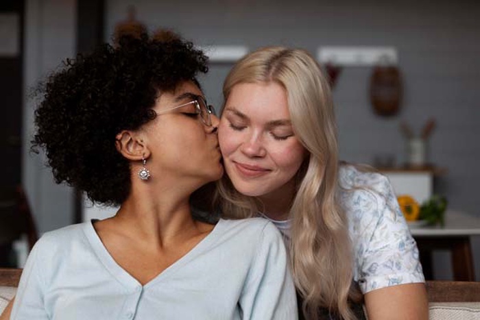 Lesbian Hookup in Rolling Meadows