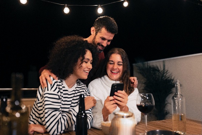 poly dating app in Regina, Saskatchewan