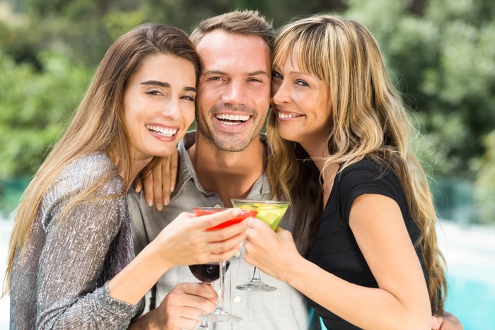 threesome dating app in Santa Clarita
