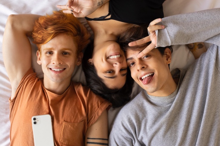 threesome dating app