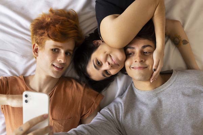 find a threesome in Uttarakhand