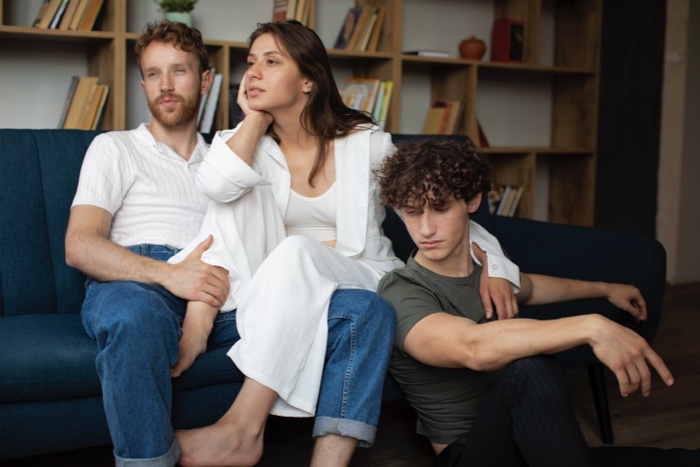 threesome dating app