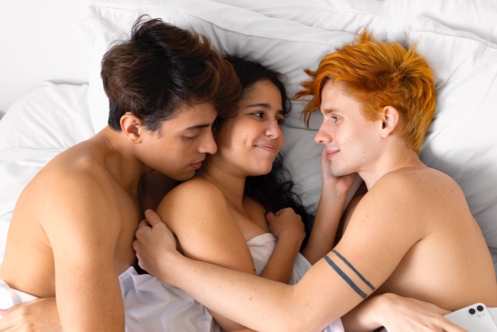 threesome dating app