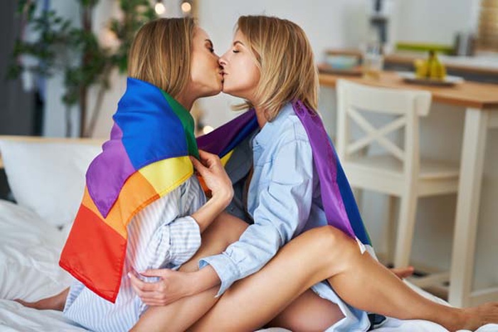 casual lesbian dating in Chicago