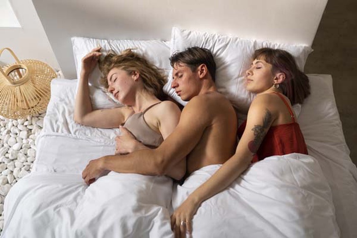 SWINGER DATING IN Downey