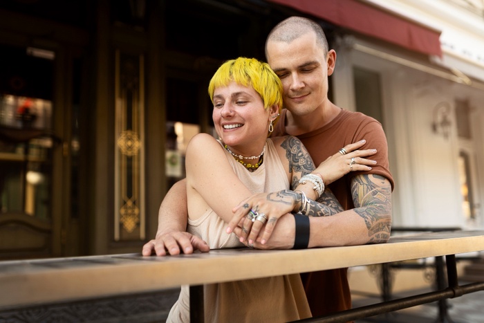  Non-binary Trans date a man