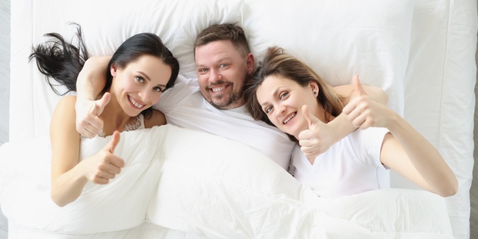 threesome dating